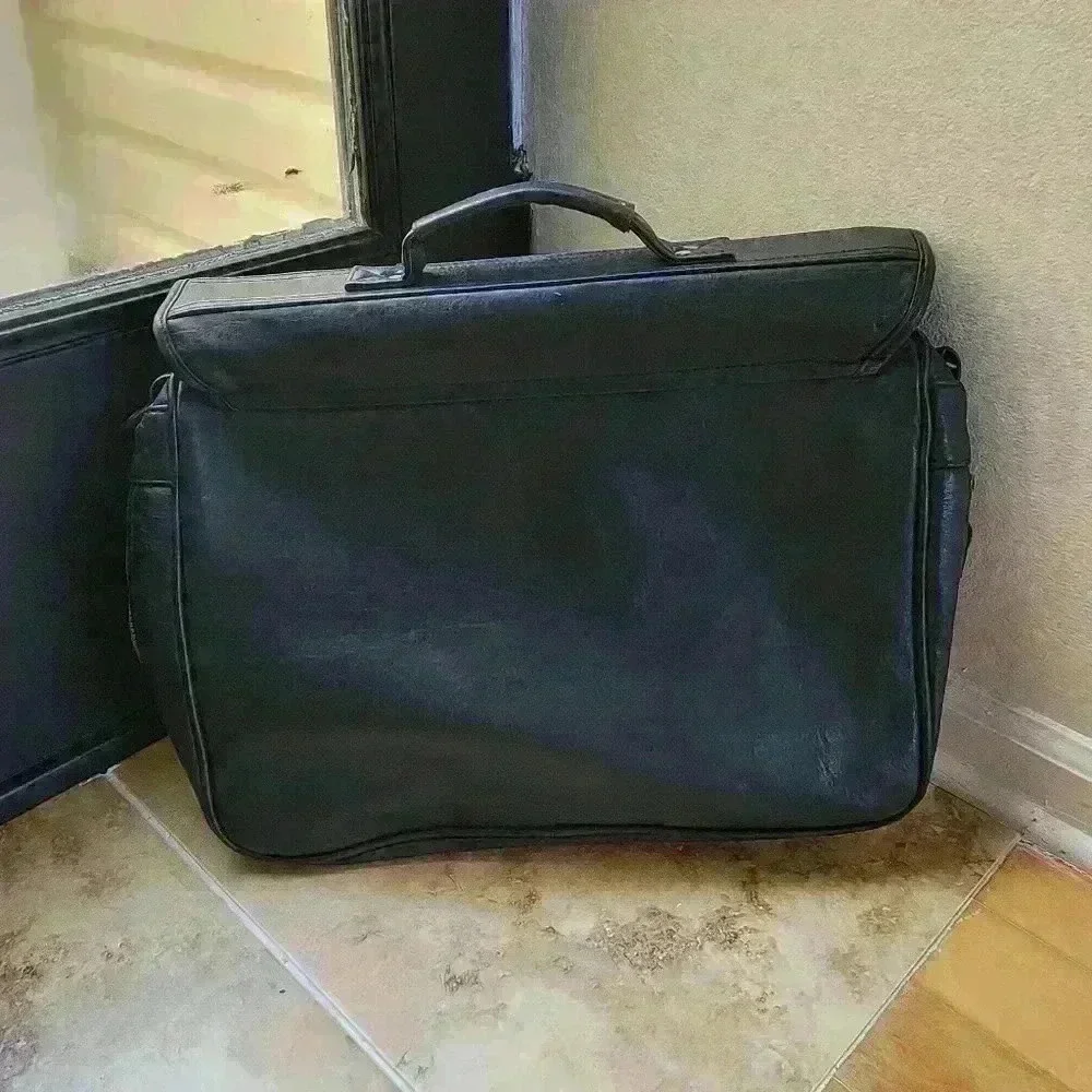 VTG NEWCASTLE BROWN IN ALE SECURITY EXECUTIVE LEATHER BRIEFCASE BLACK BURGUNDY